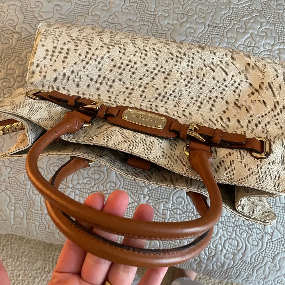 Makhiael Kors bag.